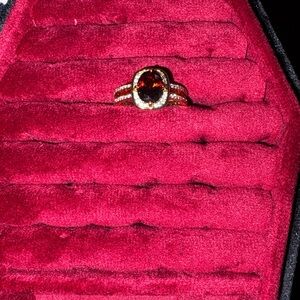 Elegant Gold and Red Gemstone Ring